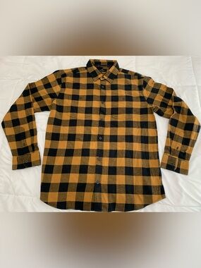 Pre Owned Wind River Outfitting Co. long sleeve Button up Size XL
